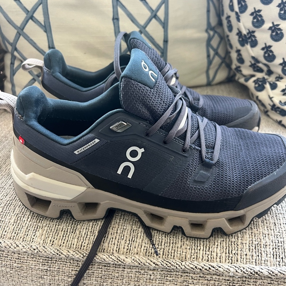On Cloud Running Women's Blue and Tan Athletic Shoes